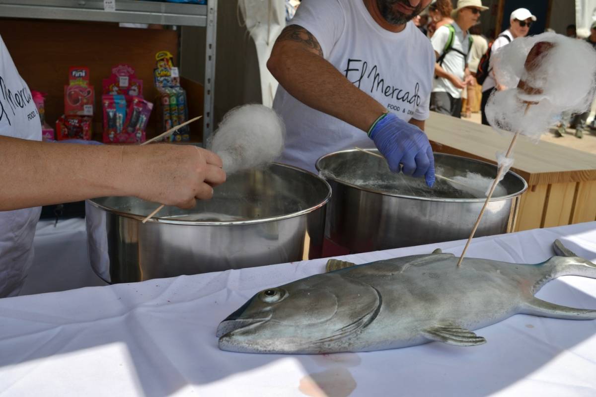 'Algodón de feria' o 'barritas de Mars': un restaurante sorprende con sus trampantojos de atún en Conil