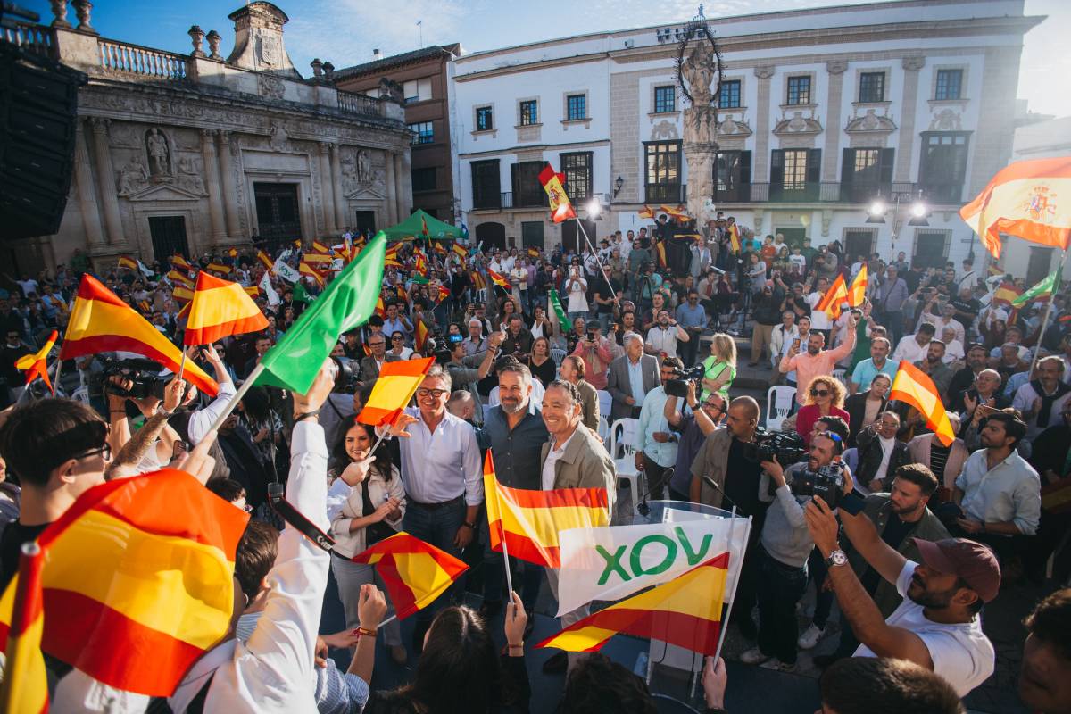 Adelante denuncia a Vox por 