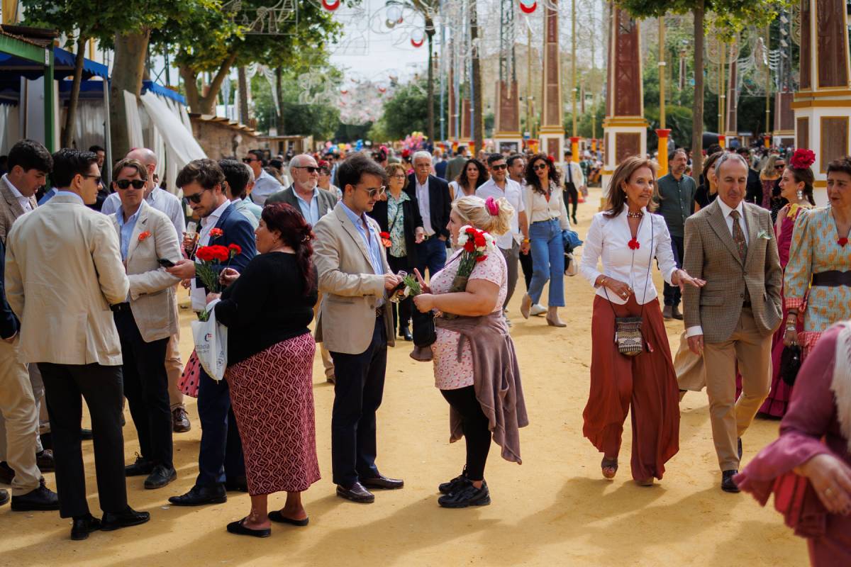 Si no tienes moneda, ya te cobran el clavel por Bizum en la Feria de Jerez: adiós al 