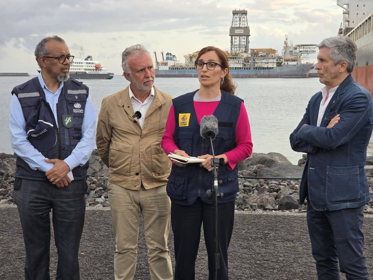 Un pasajero estadounidense del barco con el brote de hantavirus da positivo tras ser evacuados