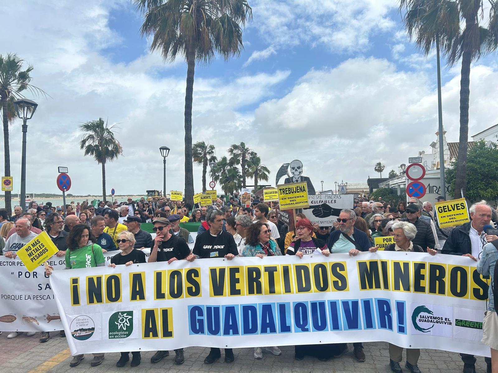 Protesta en Sanlúcar contra los vertidos al río Guadalquivir.