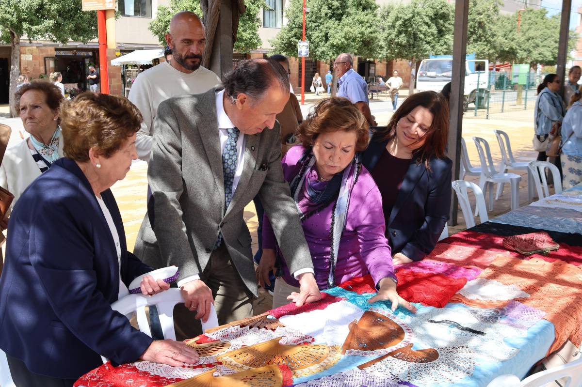 La habilidad con los dedos de más de 30 mujeres en Chiclana: mantienen vivo un hobby artesano