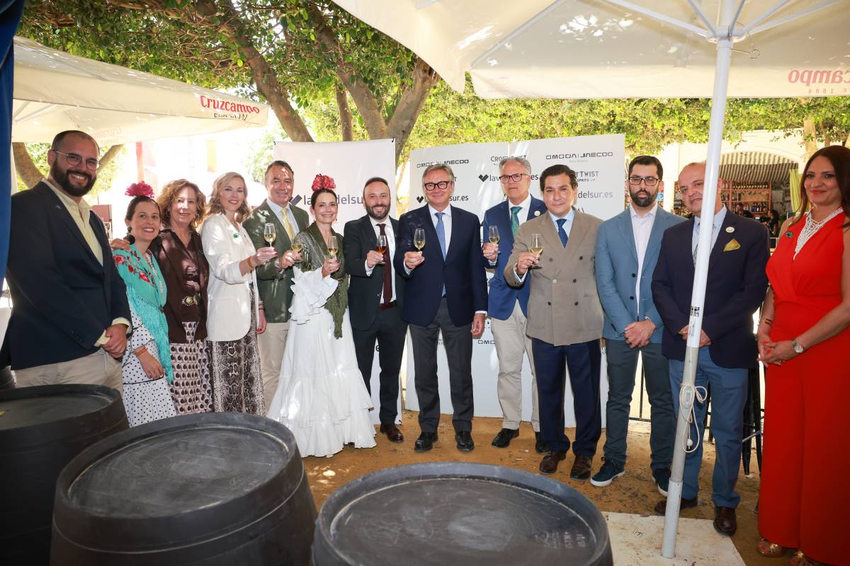Victoria Guillén, Rocío Aguirre, Blanca Armario, Ramón Aumesquet, Noelia Campos, Paco Sánchez Múgica, director de lavozdelsur.es, Manuel Gavira, candidato de Vox, Antonio Fernández, Ignacio Soto y Mar Moreno.