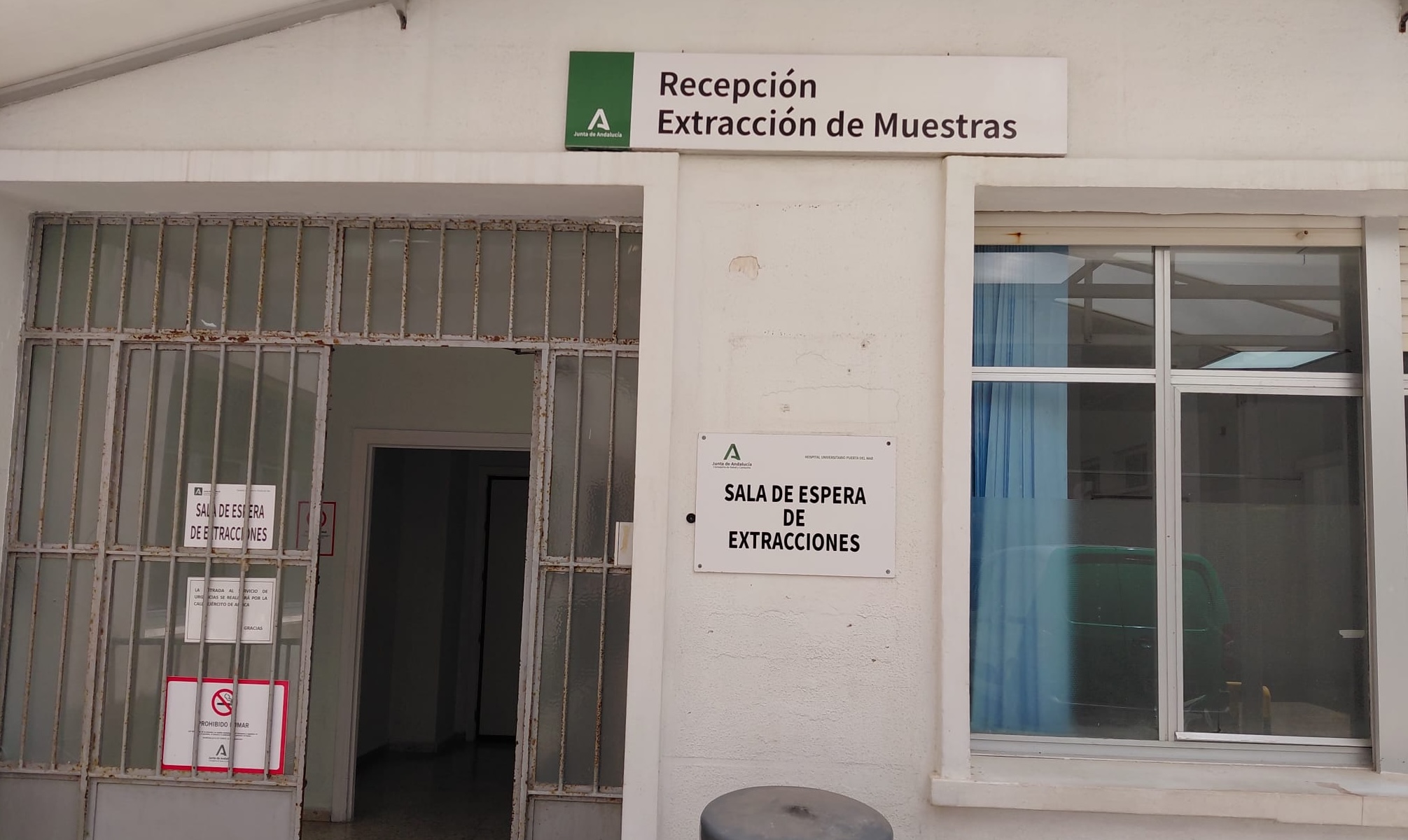 Fachada del área de extracciones del Hospital Puerta del Mar.