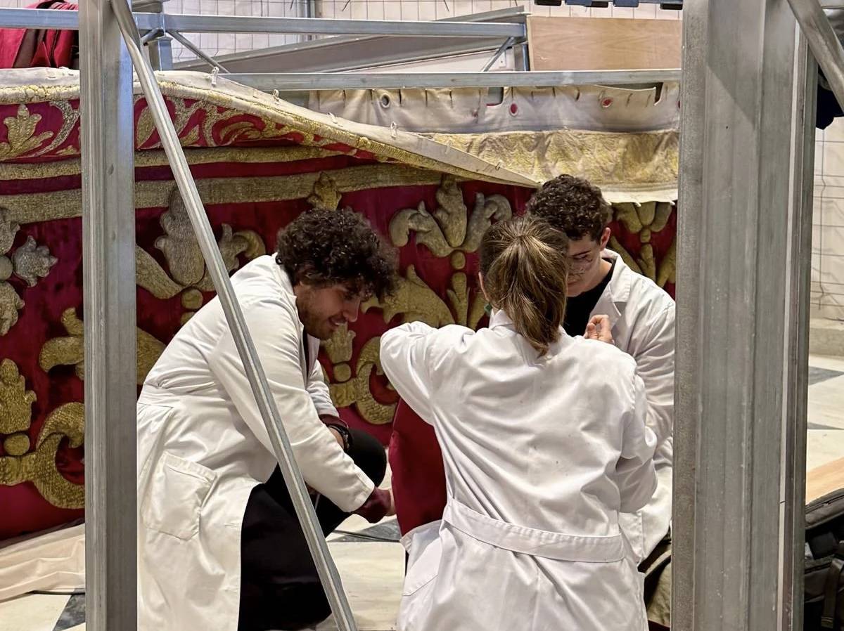 La catedral de Sevilla inicia el montaje del altar de plata