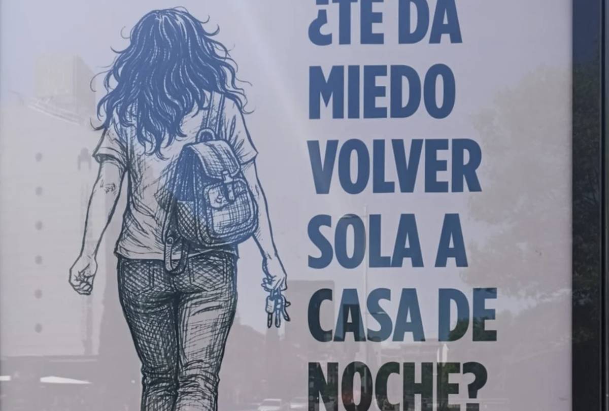 Polémica por los carteles de Vox en Granada y Almería: piden retirarlos por 