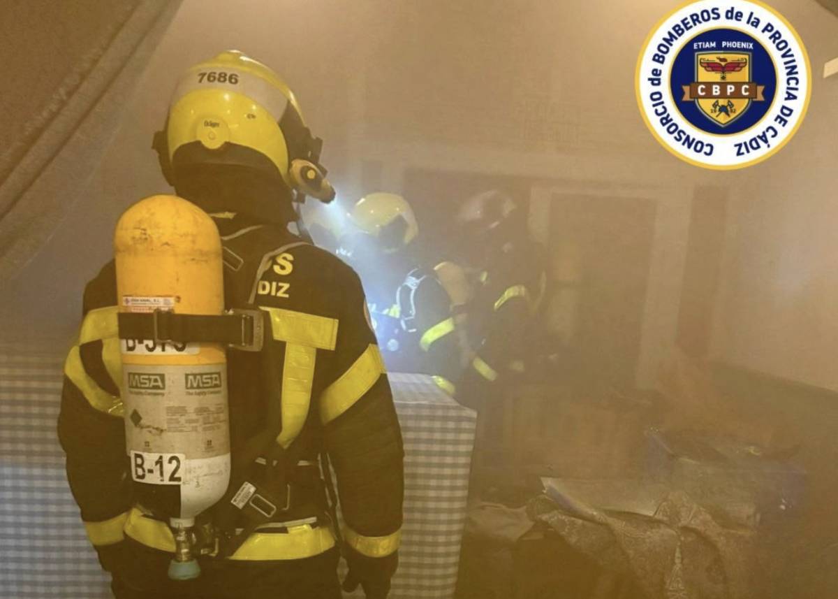 Incendio en un restaurante de San Fernando: arde la freidora y una mujer sufre un ataque de ansiedad