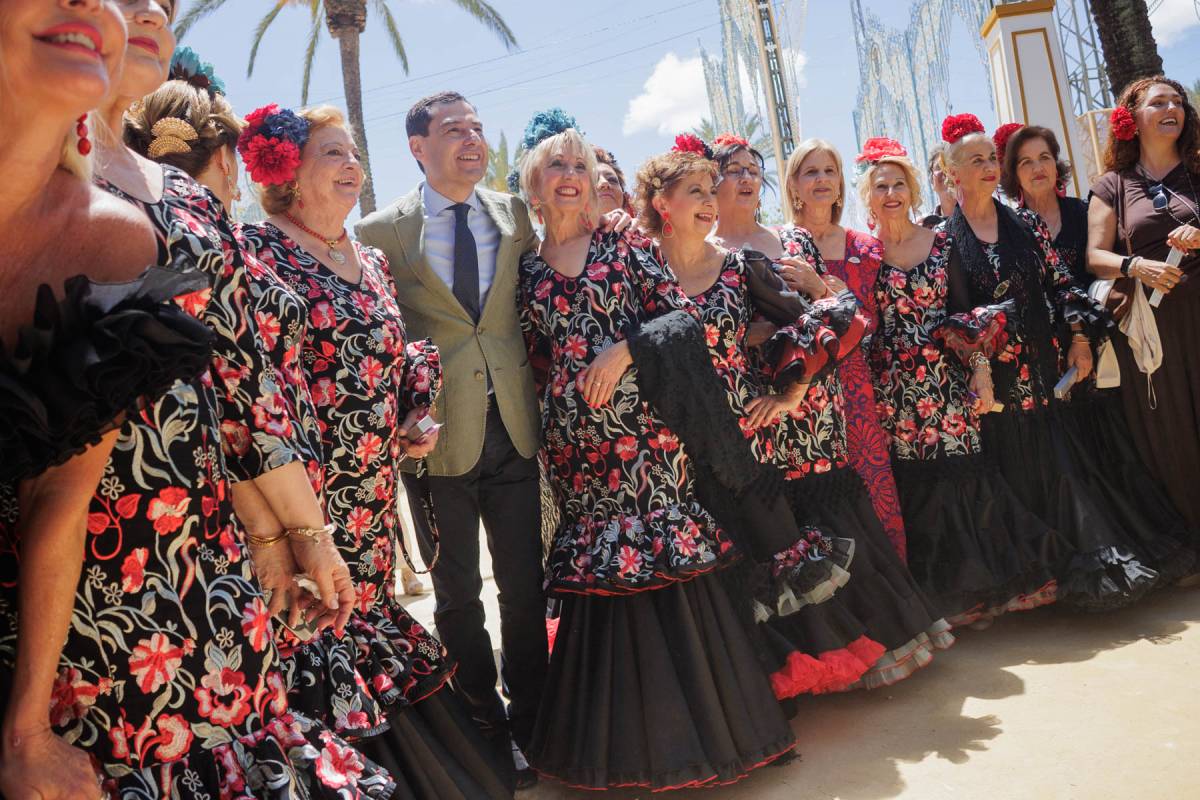 Moreno logra un 'efecto Juanma' en la Feria de Jerez con toque surrealista: del 