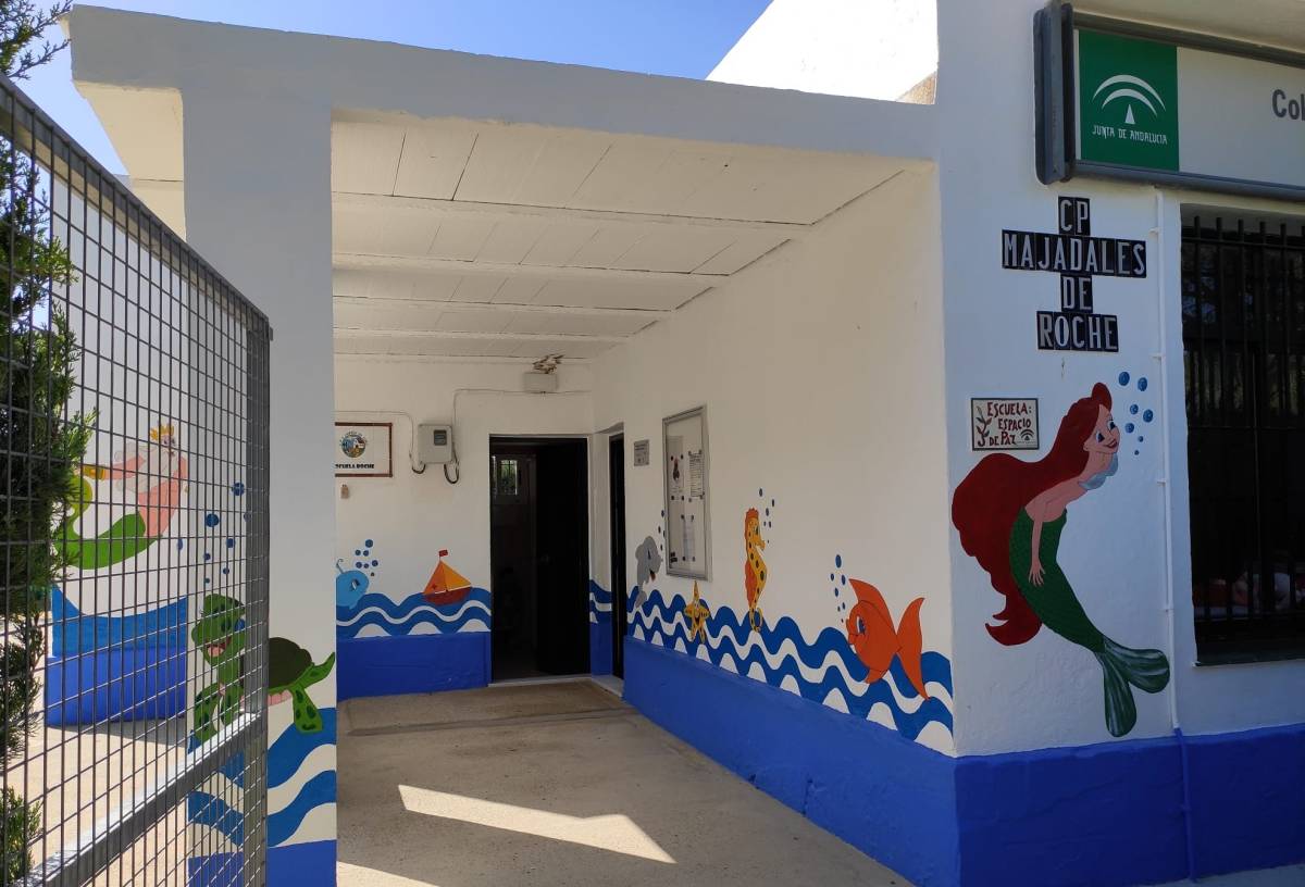 Cerrados tres colegios rurales de Conil: las familias y el Ayuntamiento piden soluciones para terminar el curso