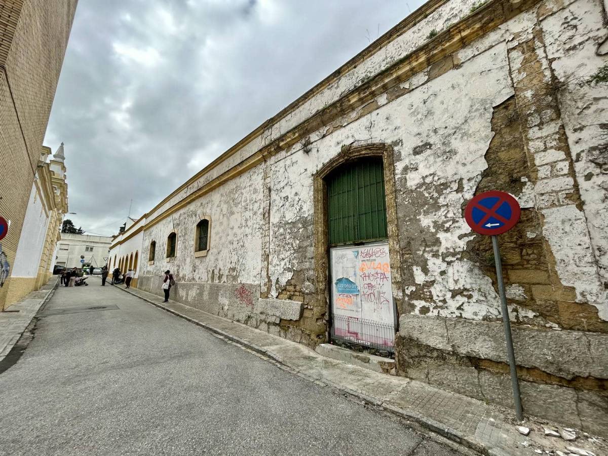 Inversores canarios compran un antiguo casco bodeguero en ruinas de Jerez del siglo XIX junto a un conocido colegio