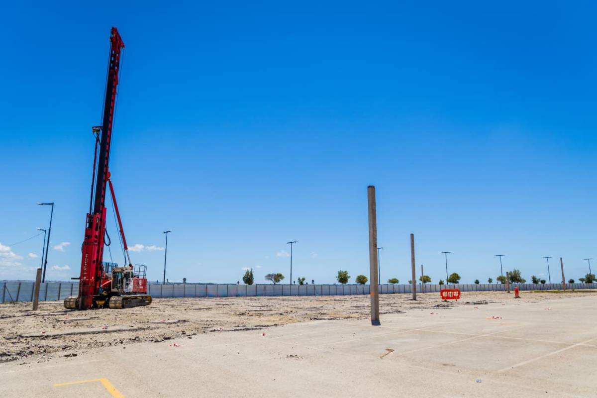 Obras de construcción de la nueva piscina en San Fernando.