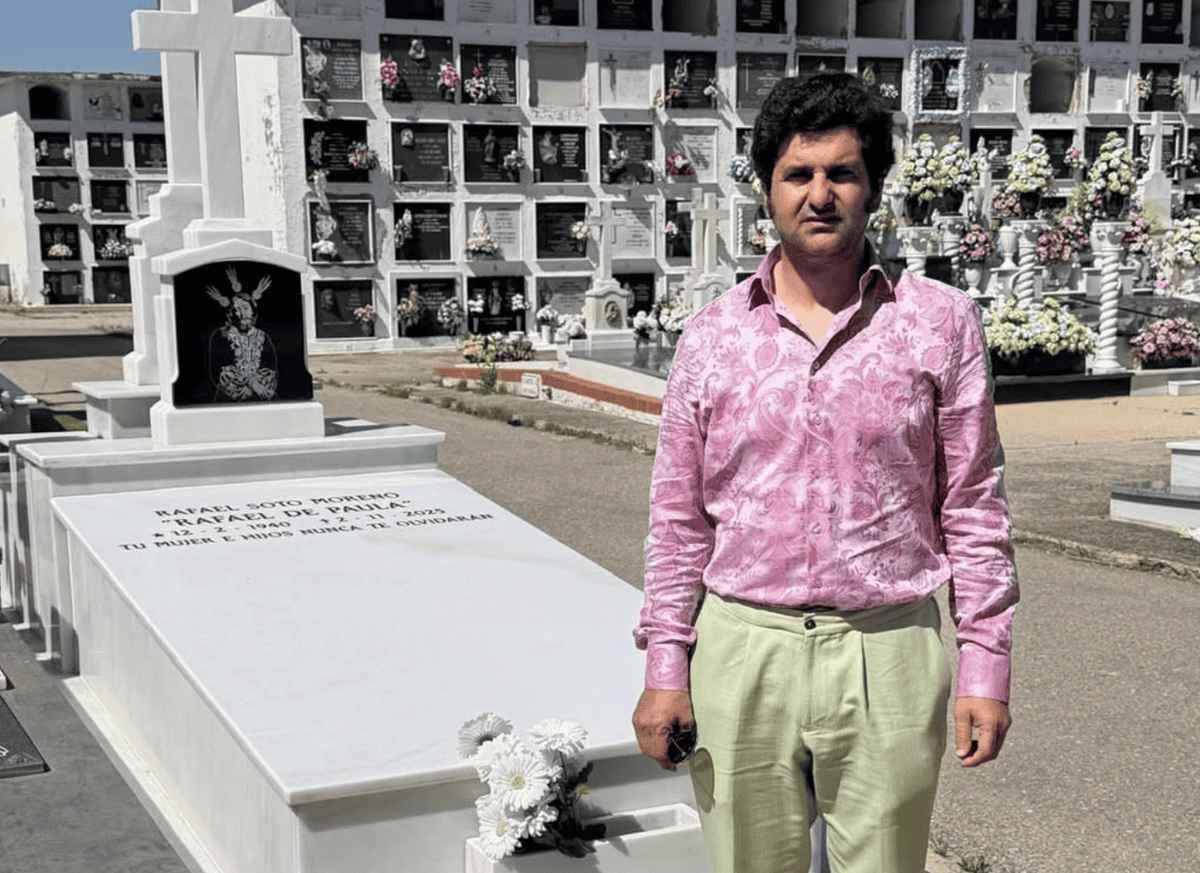 De alumno a maestro: la sentida visita de Morante de la Puebla a la tumba de Rafael de Paula