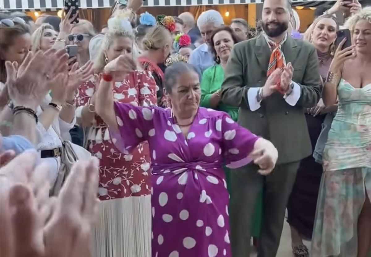 Descalza sobre el albero del Real: la improvisada 'pataíta' que guarda la verdadera esencia de la Feria de Jerez