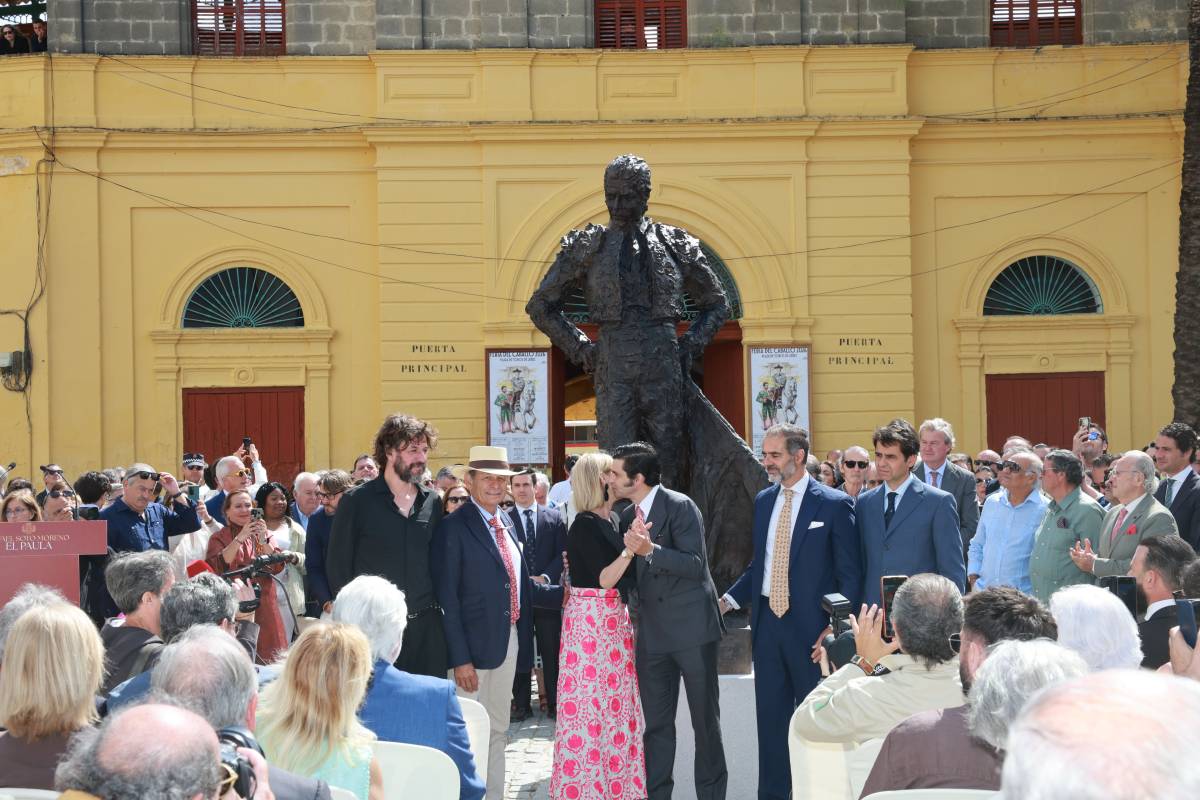 Rafael de Paula ya está para siempre frente a la plaza de toros de Jerez: Morante reaparece a horas de torear