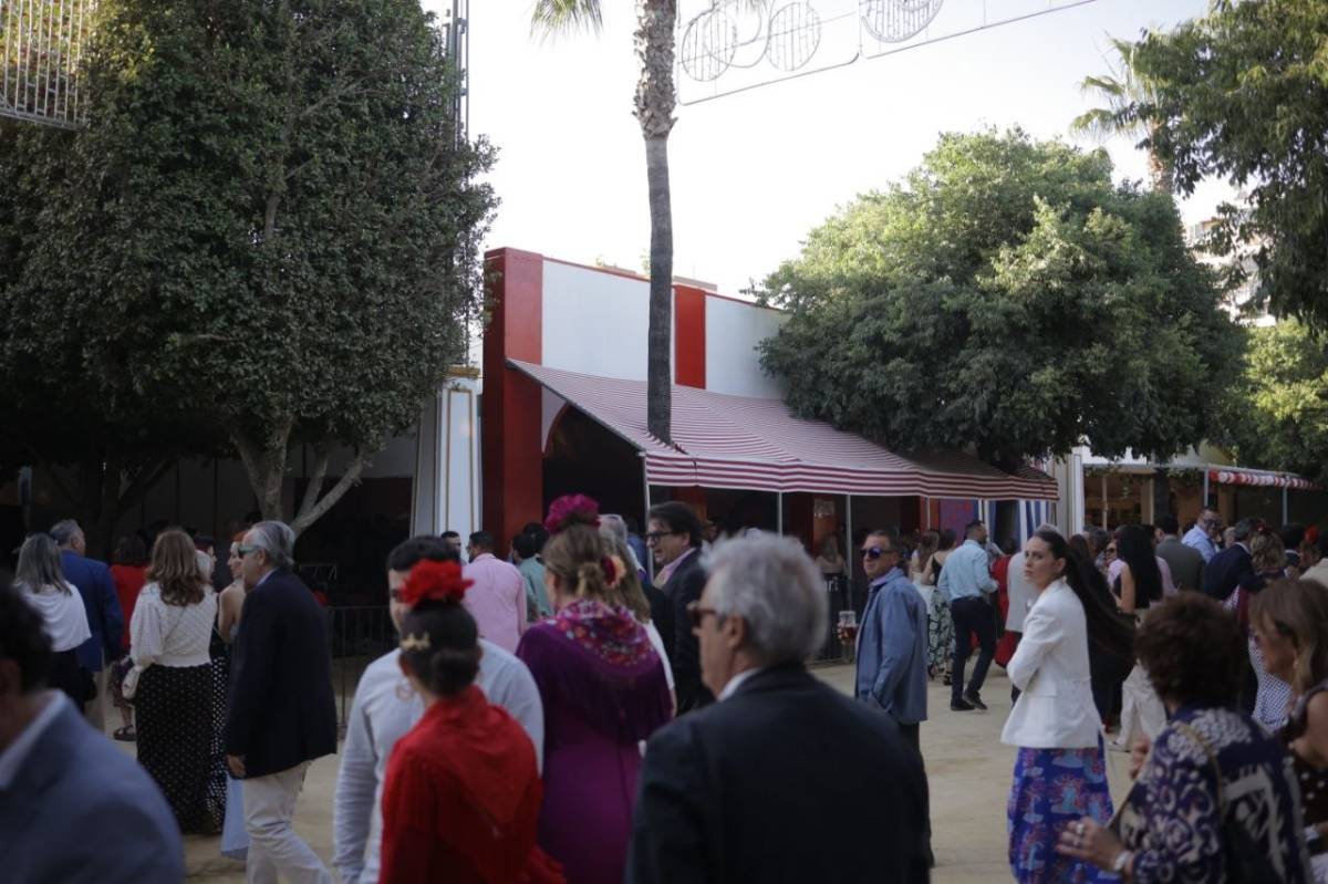 Atacan de madrugada la caseta del PSOE en la Feria de Jerez: el logo del partido, retirado