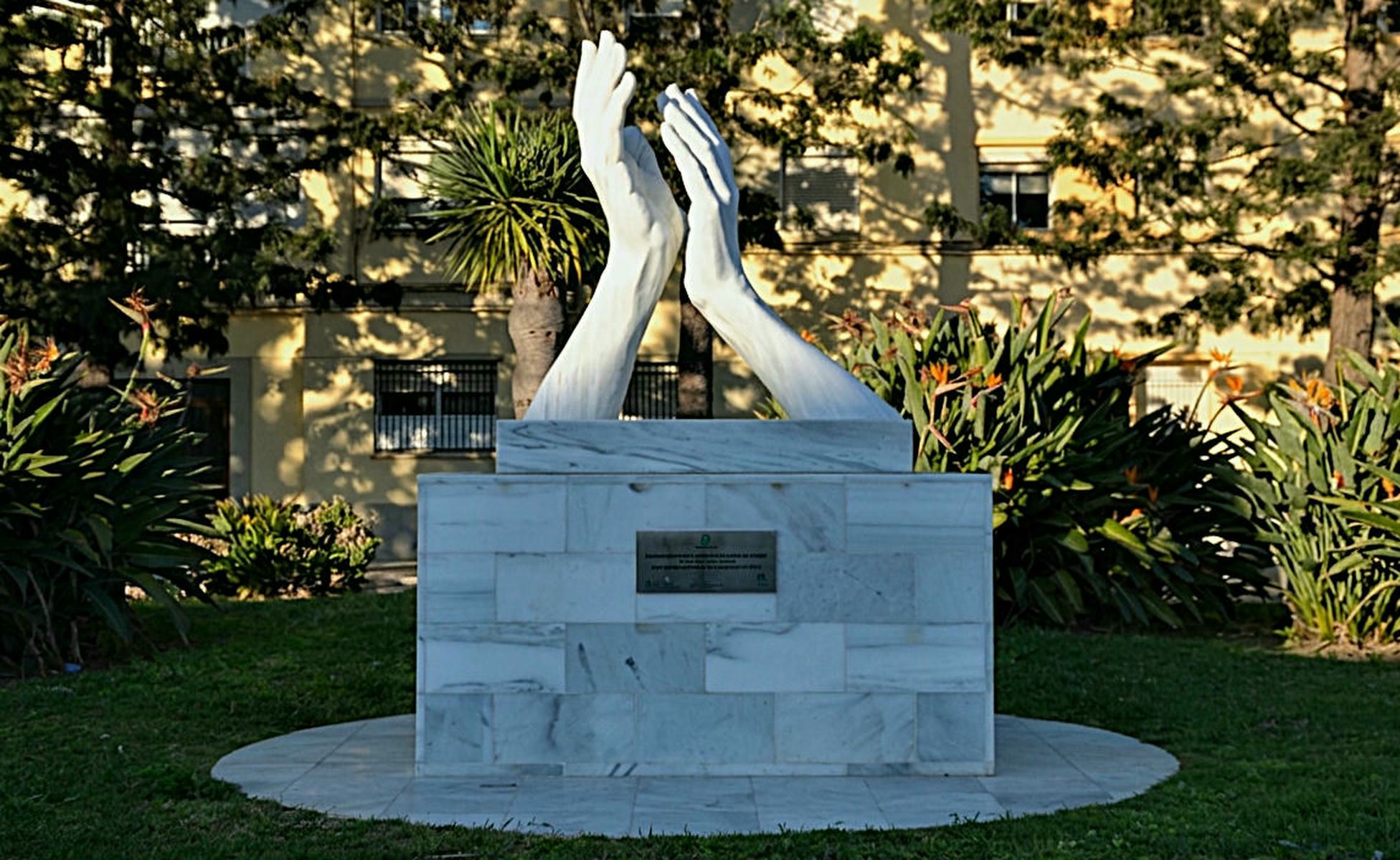 El aplauso eterno, homenaje a los sanitarios en Cádiz