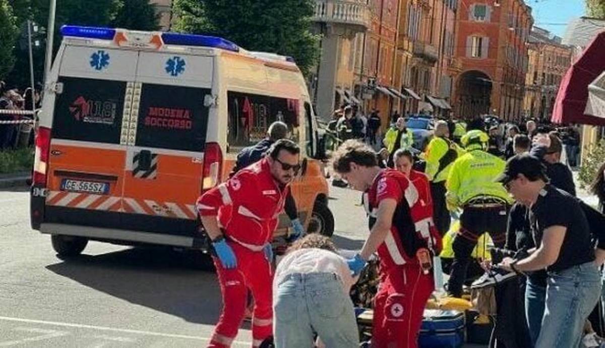 Un atropello múltiple en Italia deja siete heridos y dos críticos: el conductor habría apuñalado a un viandante