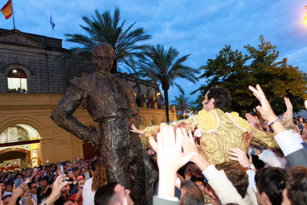 Morante de la Puebla puerta grande Jerez Monumento a Paula 