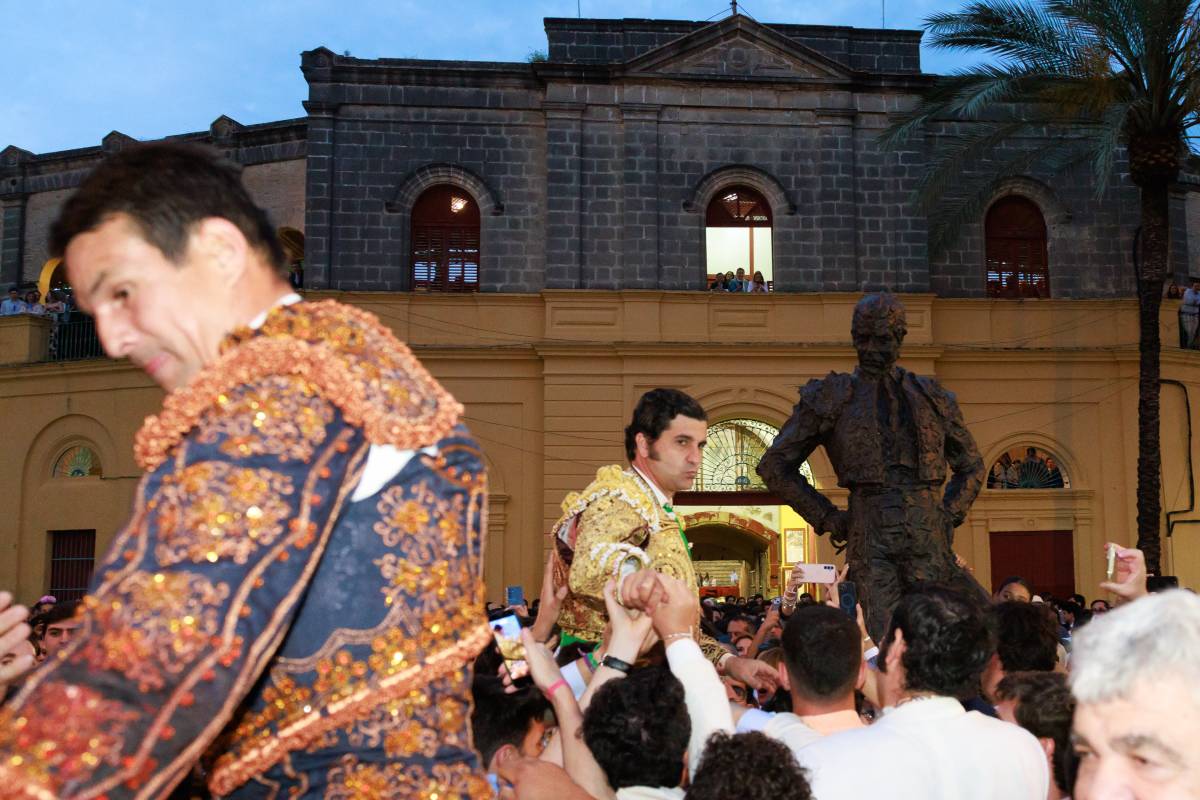 Morante de la Puebla puerta grande Jerez Monumento a Paula 