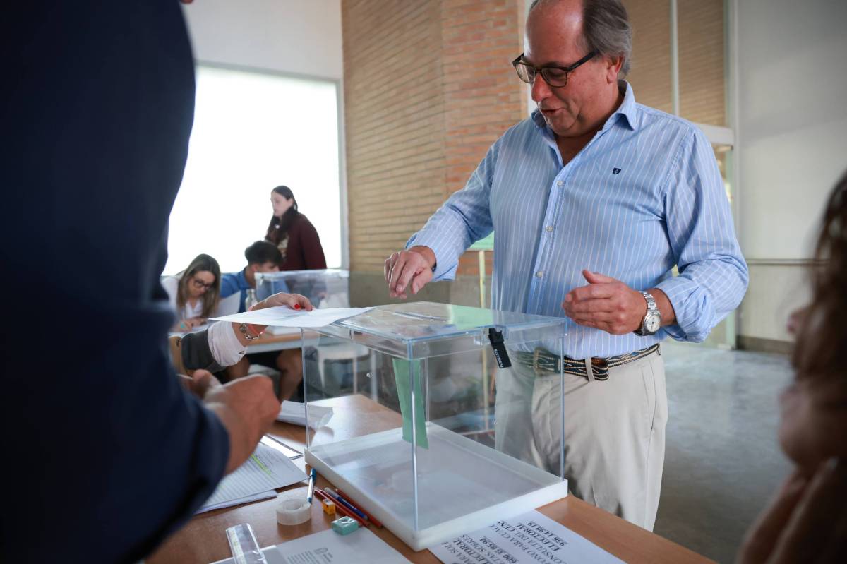 Primeros votantes este 17M en Andalucía.