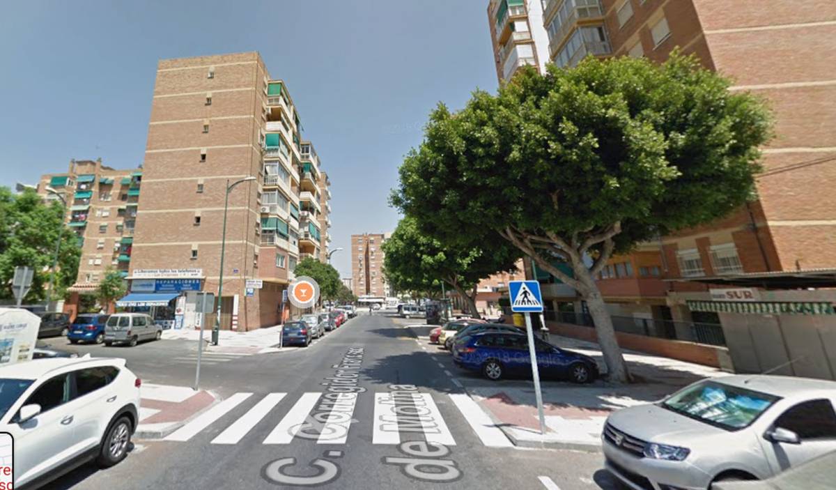 Un accidente entre una moto y un turismo acaba en tragedia en Málaga capital