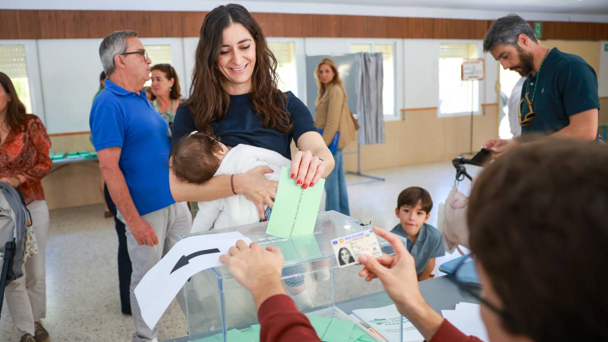 Andalucía vota este 17M: la participación crece a las 14 horas en todas las provincias