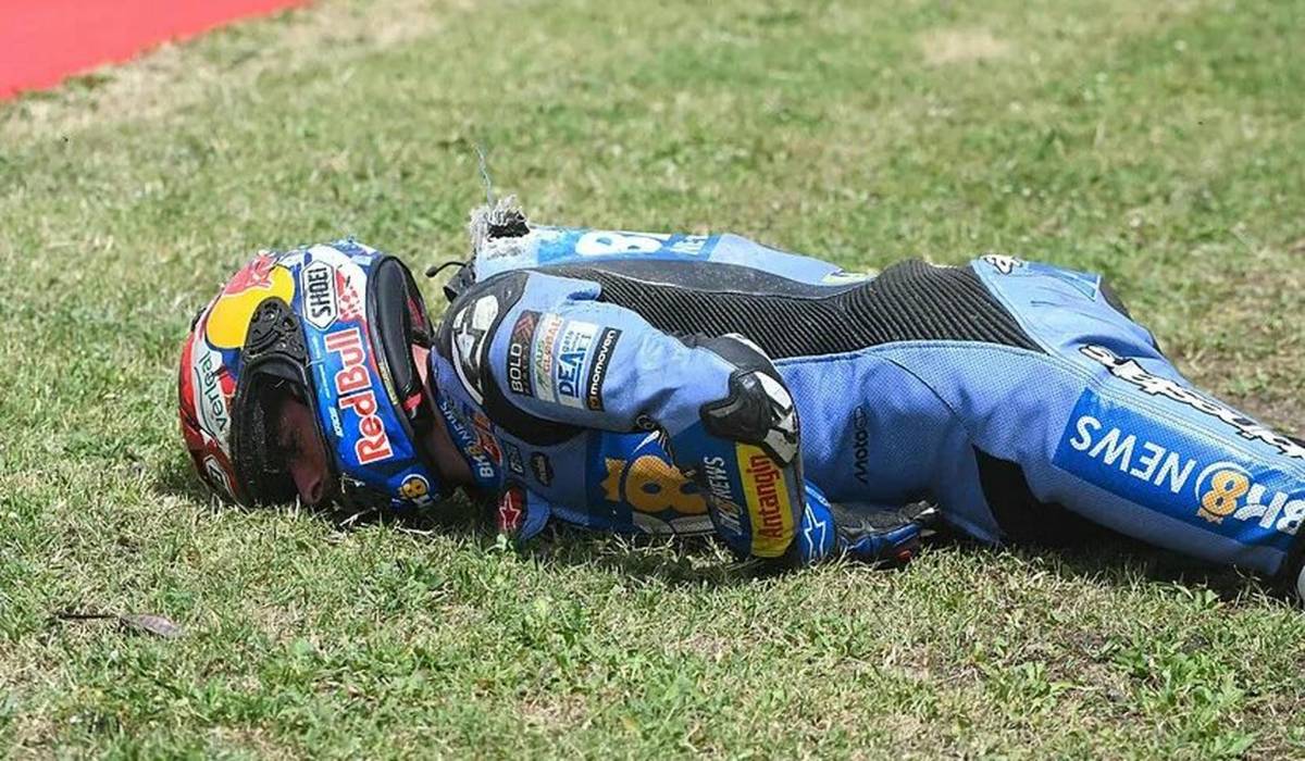 Álex Márquez tras sufrir un gravísimo accidente en la carrera en Barcelona