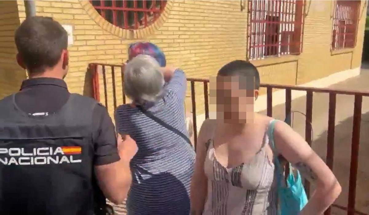 Tensión en un colegio electoral de Sevilla: Vox denuncia la agresión a dos apoderados en la Oliva