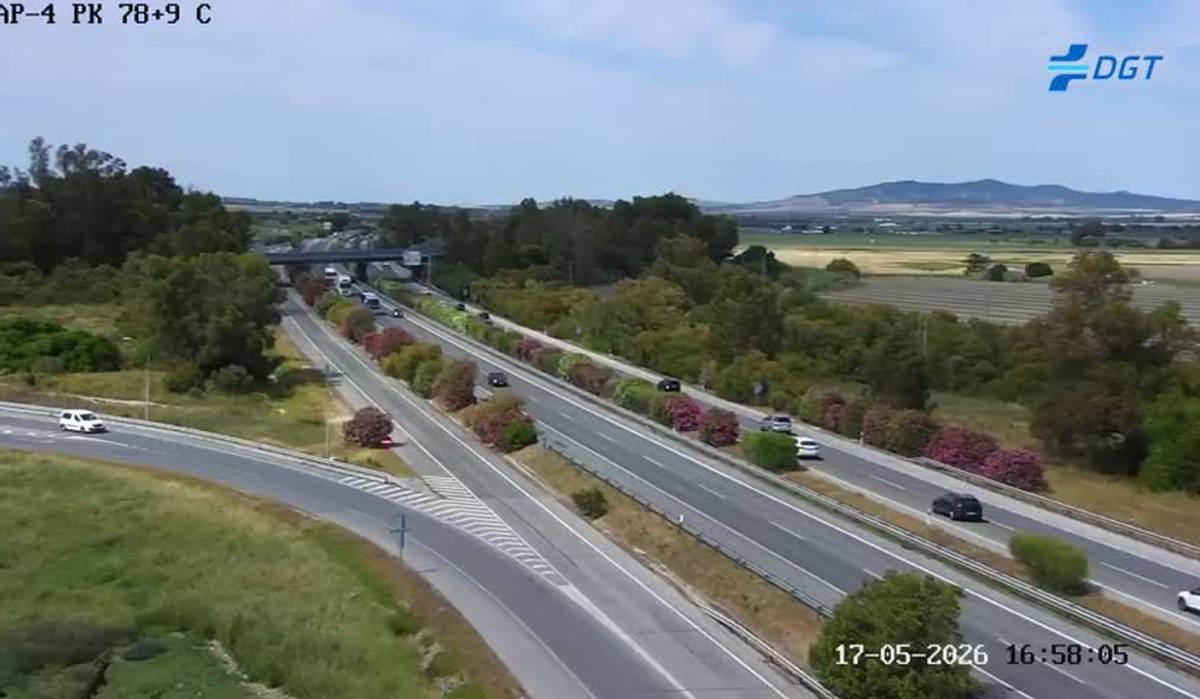 Colas de 3 kilómetros al paso por Jerez de la AP-4: un nuevo accidente entre dos turismos