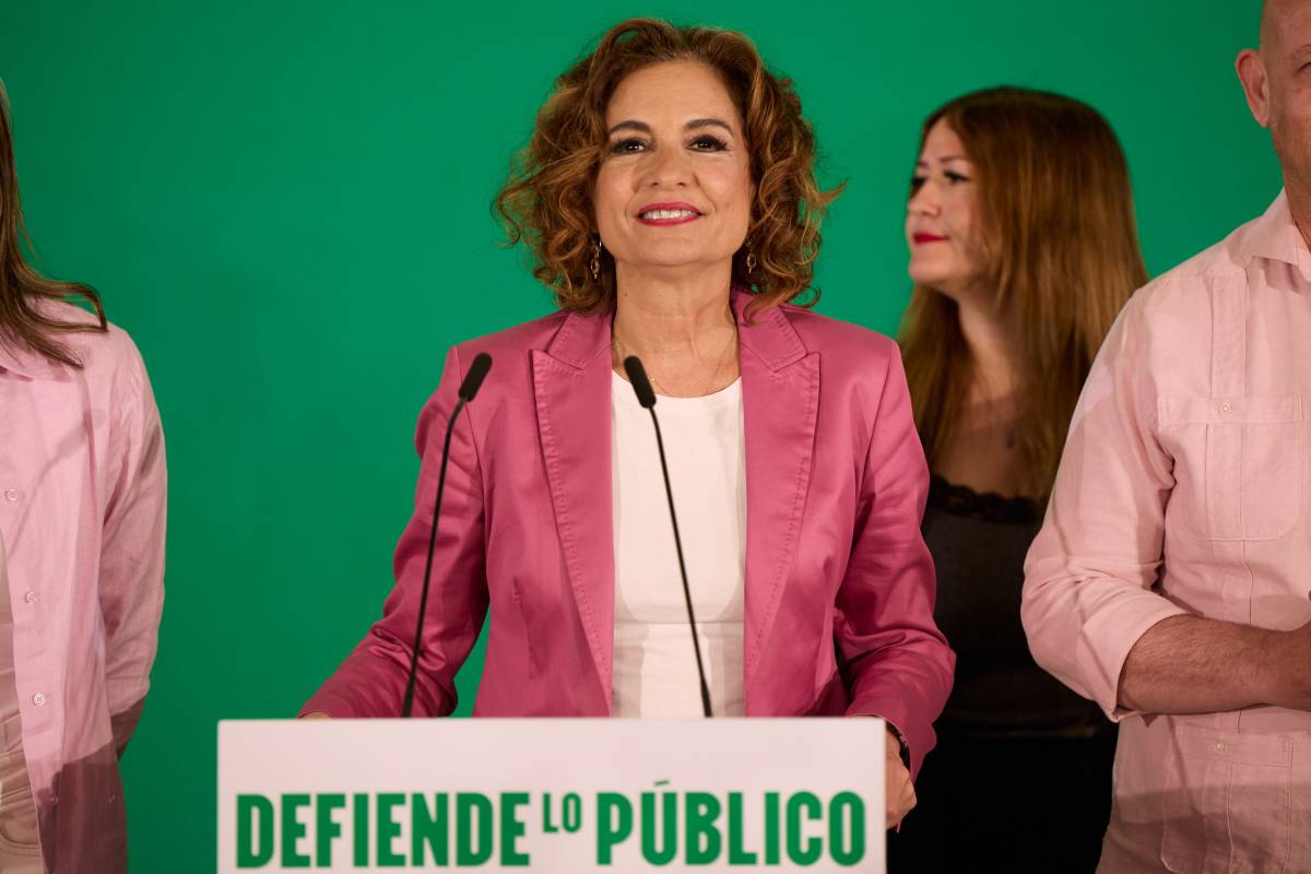 El PSOE da por hecho que María Jesús Montero seguirá al frente del partido en Andalucía y que hará una oposición 