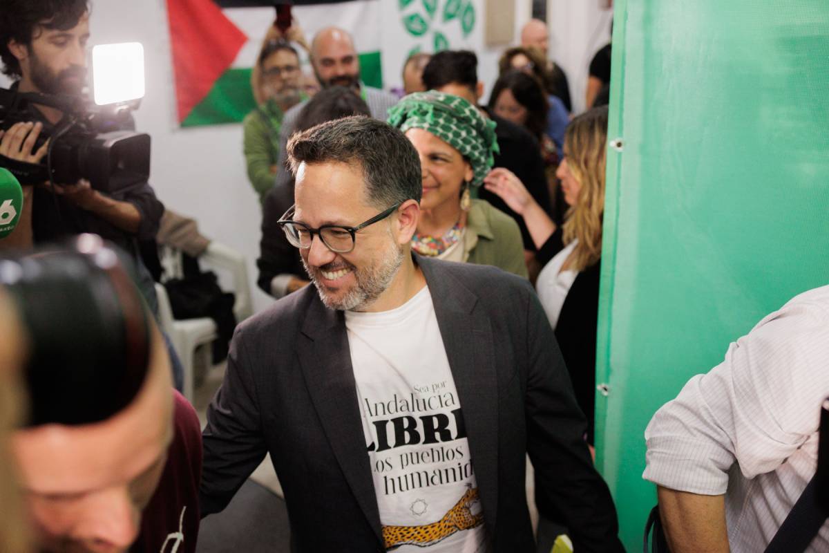 José Ignacio García atendiendo a los medios ante los resultados del 17M. - MANU GARCÍA