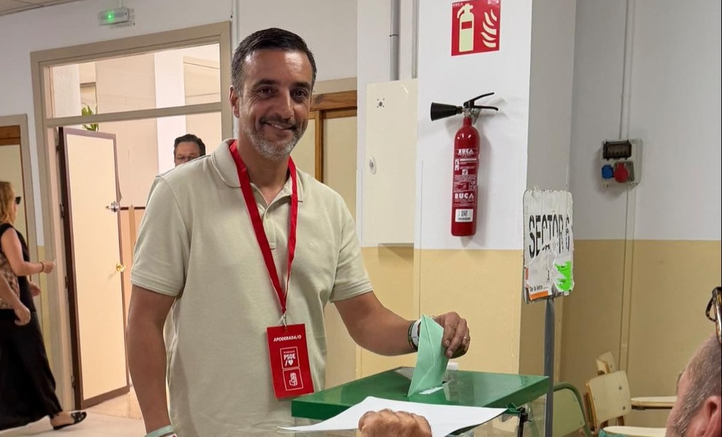 José Antonio Díaz, líder del PSOE en Jerez, votando este 17M.