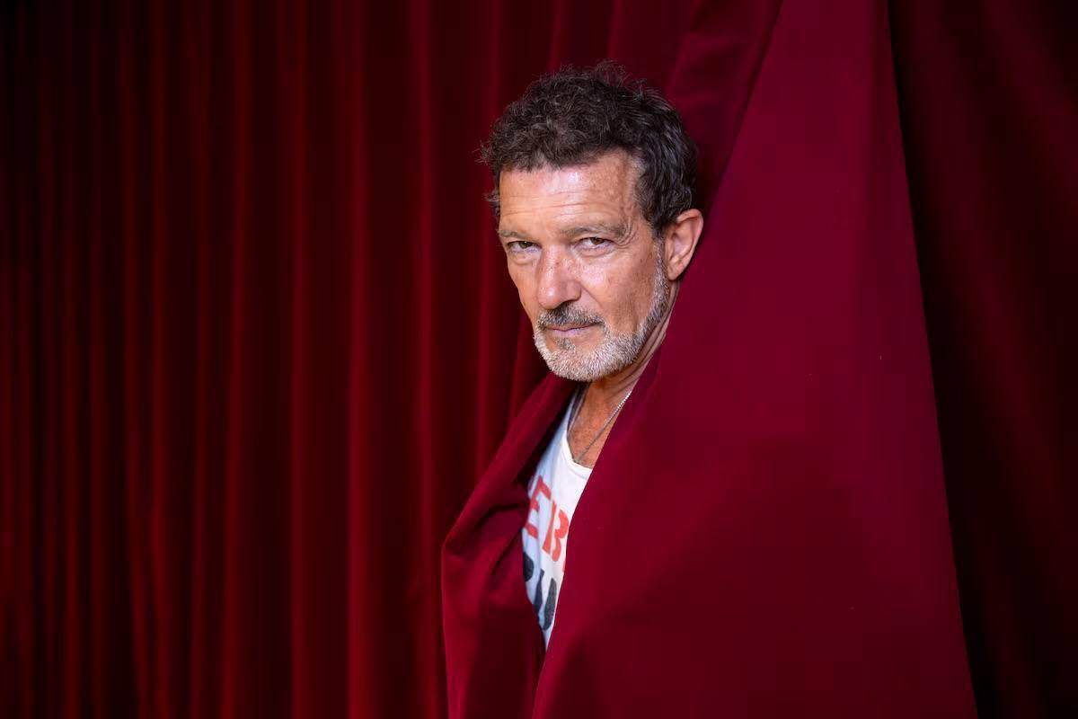 Antonio Banderas desmiente que esté arruinado por el Teatro del Soho: 