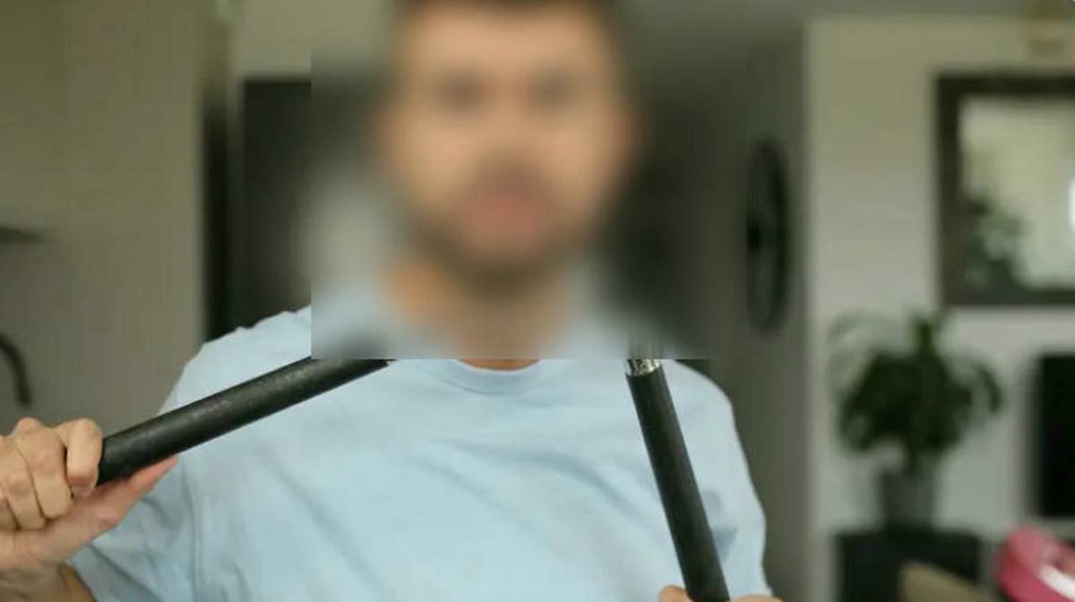 Entra de madrugada en una casa, golpea al dueño con nunchakus hasta dejarlo inconsciente y lo manda cuatro días a la UCI