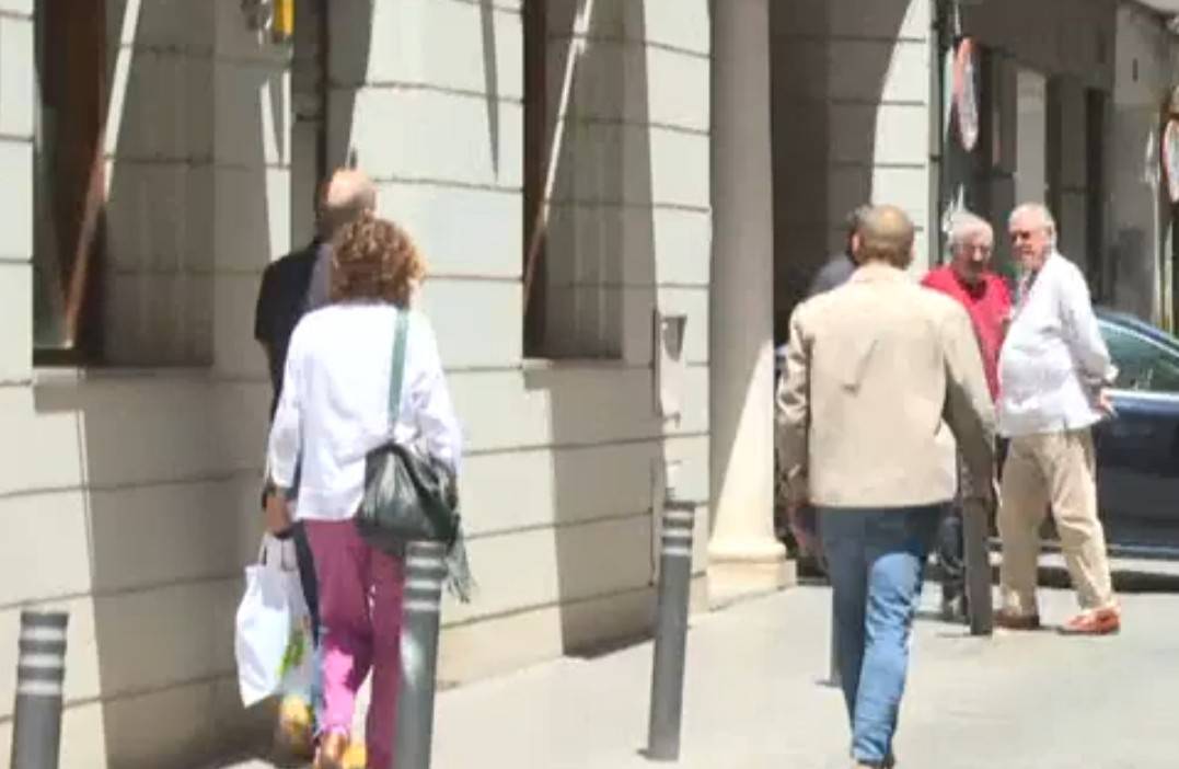 Montero da la espantada de la sede del PSOE. - 