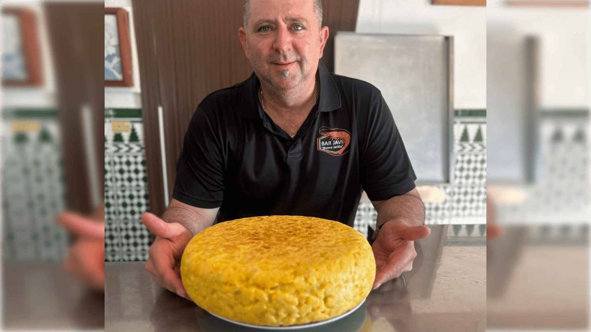 Las espectaculares tortillas de 6 kilos de un bar de Nueva Jarilla
