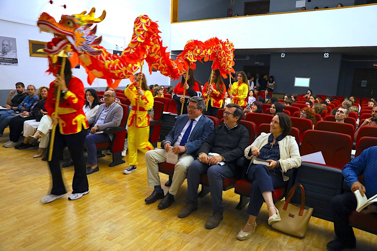 El dragón, protagonista en la semana cultural del Aula Confucio de Jerez: cantos, bailes y música tradicional china