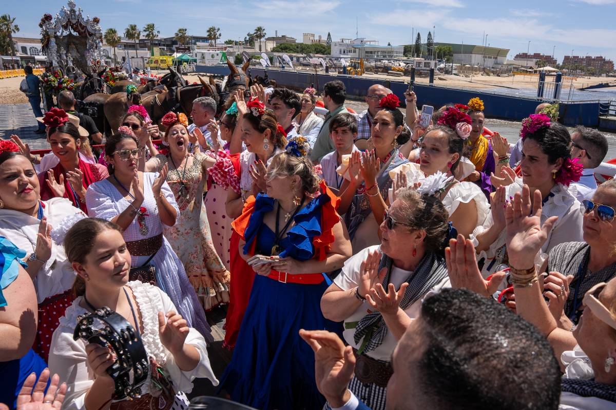 Cádiz cruza hacia Doñana: fe, salves y alegría en la llegada a Bajo de Guía - José Maria Reyna
