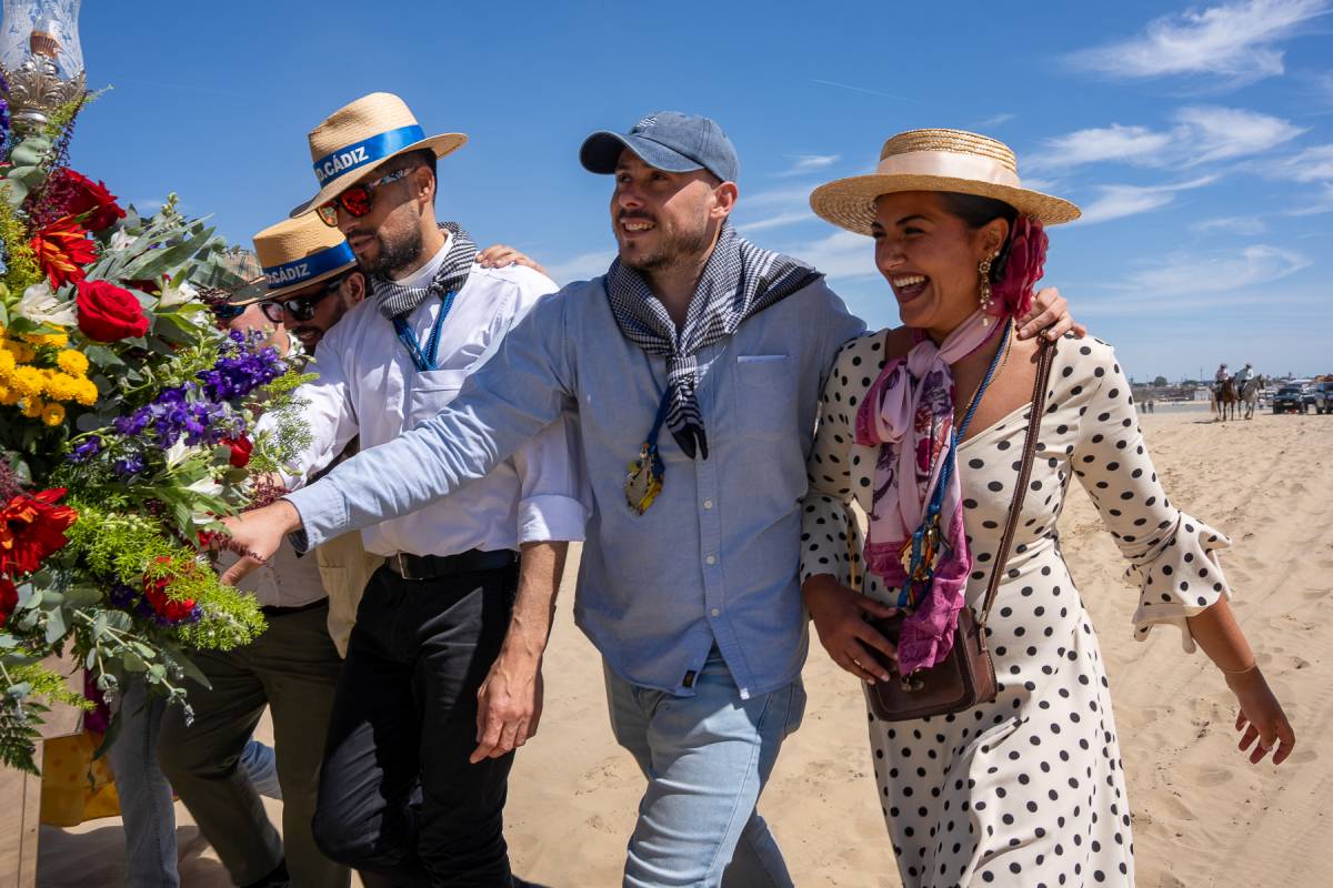Cádiz cruza hacia Doñana: fe, salves y alegría en la llegada a Bajo de Guía - José Maria Reyna