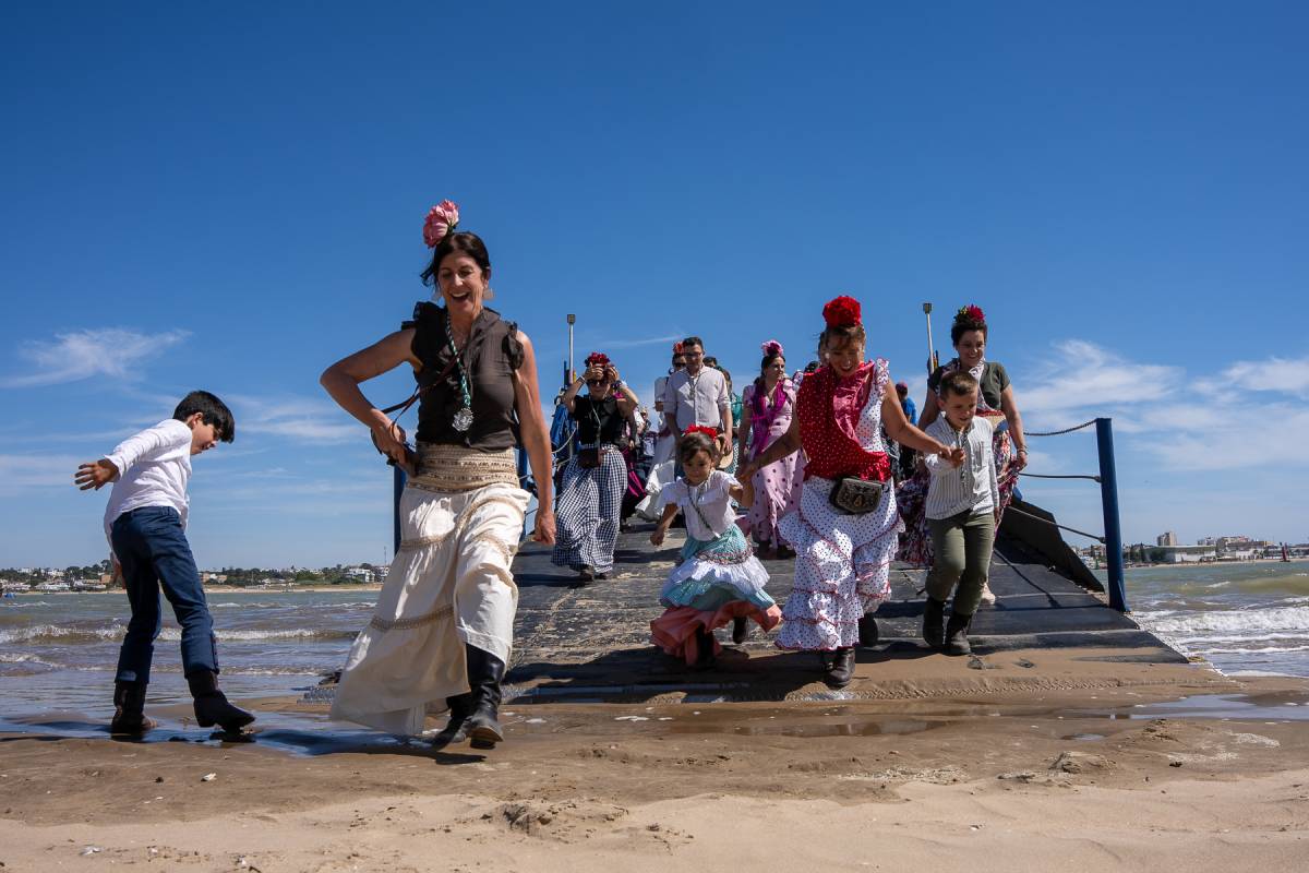 Cádiz cruza hacia Doñana: fe, salves y alegría en la llegada a Bajo de Guía - José Maria Reyna