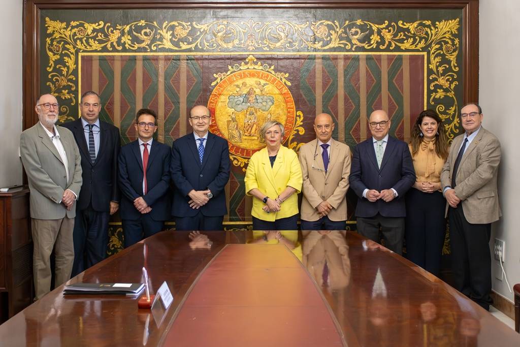 La Universidad de Sevilla calcula que gastará en personal más dinero del que va a recibir de la Junta