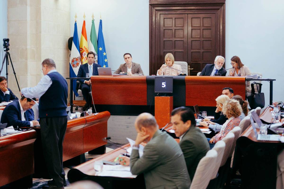 PP y PSOE se enzarzan de nuevo por la deuda en Jerez