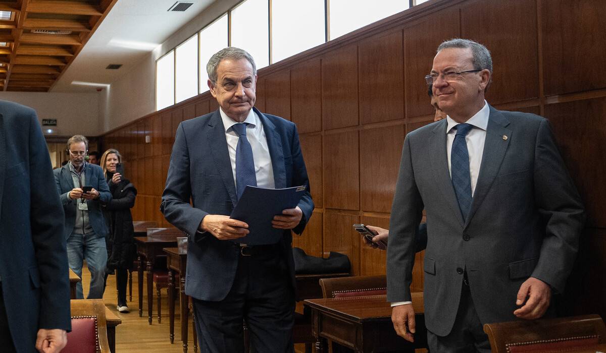 La Audiencia Nacional bloquea medio millón de euros en las cuentas de Zapatero en el día en que Plus Ultra rompe su silencio