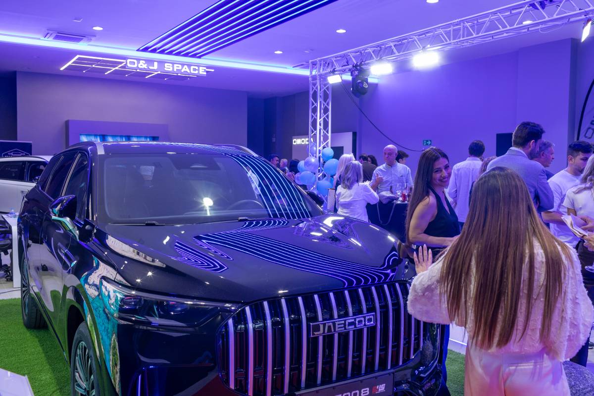 Una noche de sorpresas en Sevilla con Omoda & Jaecoo: influencers y clientes conocen de cerca sus nuevos híbridos enchufables
