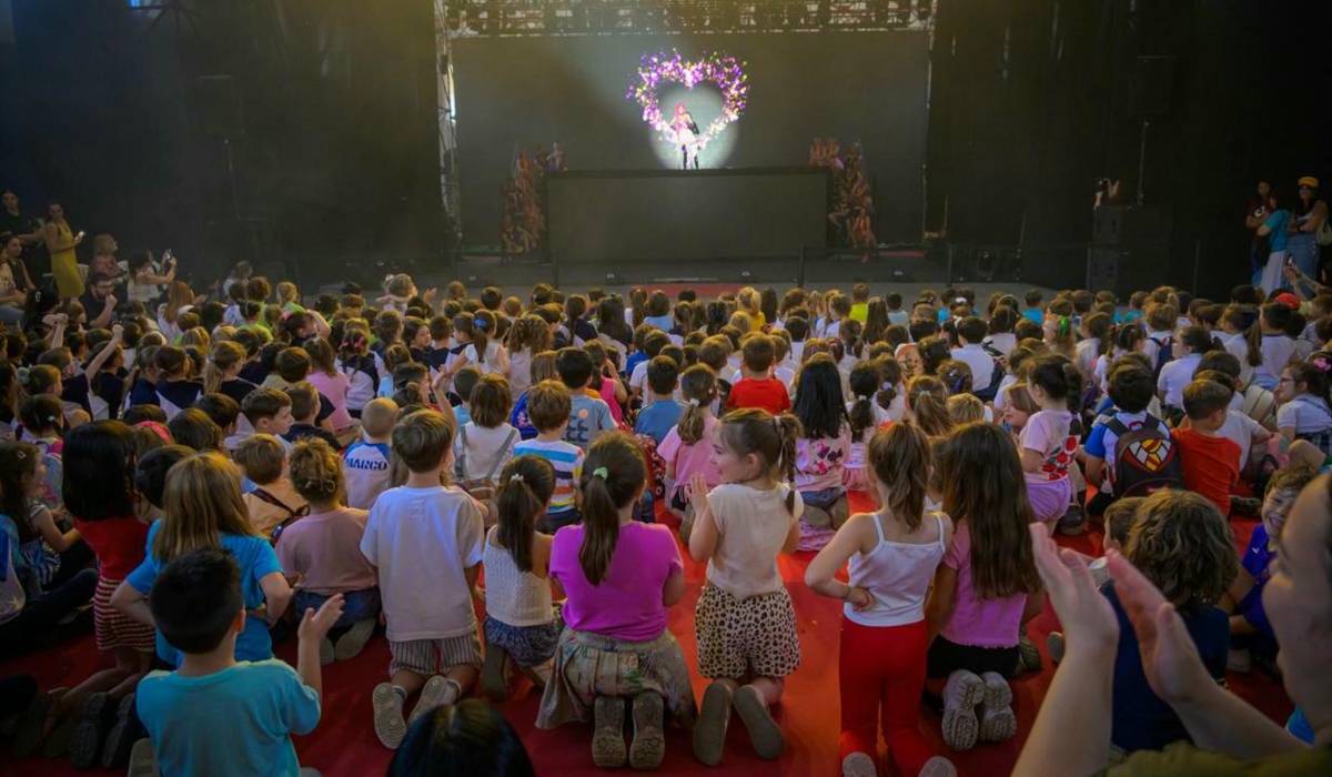 La artista infantil Luli Pampín estrena su nuevo espectáculo en Cádiz ante más de 400 escolares - La artista infantil Luli Pampín estrena su nuevo espectáculo en Cádiz ante más de 400 escolares