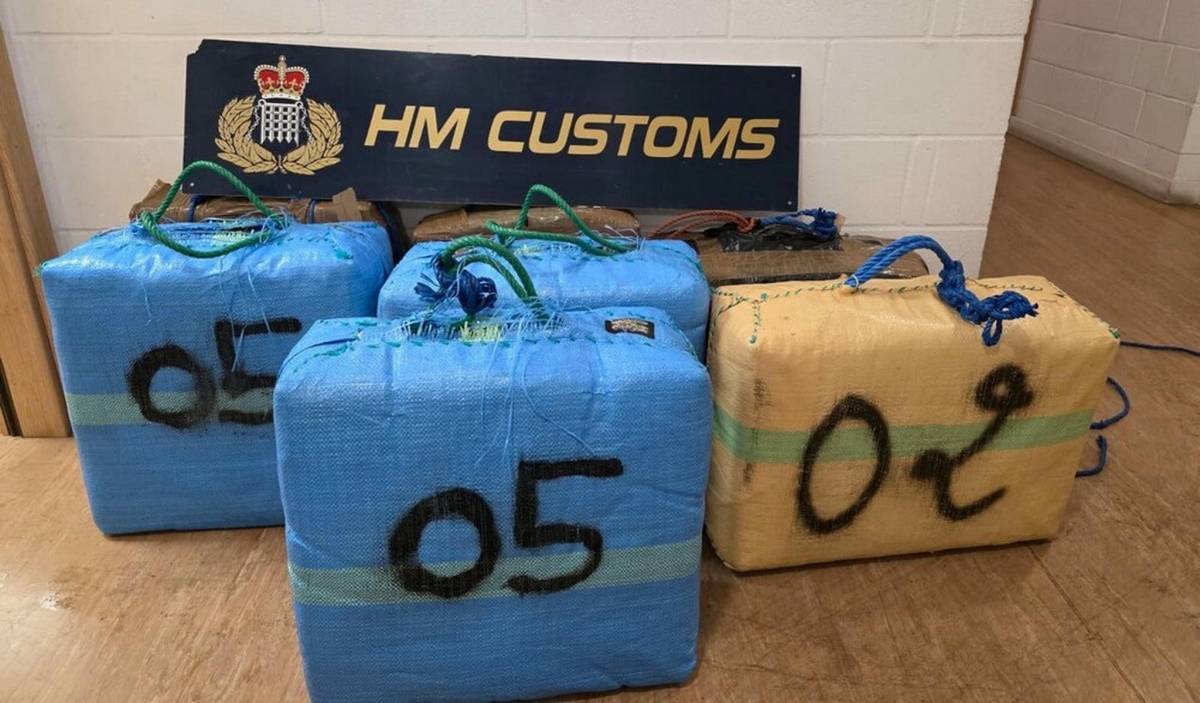 Una embarcación de recreo, siete fardos y dos detenidos: la operación desde Ceuta que sacude Gibraltar