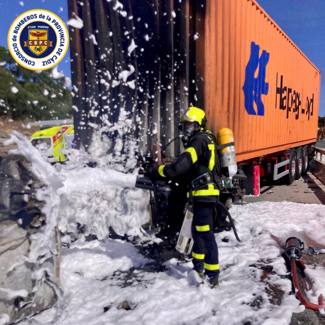 Espuma para apagar el incendio del camión - Espuma para apagar el incendio del camión