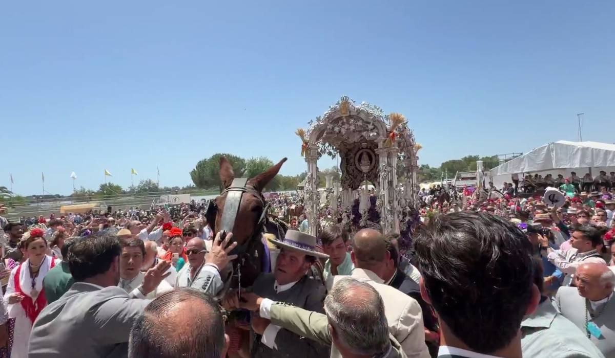 Vídeo | Jerez se presenta ante la Virgen del Rocío entre bulerías, lágrimas y una sorpresa en el horario