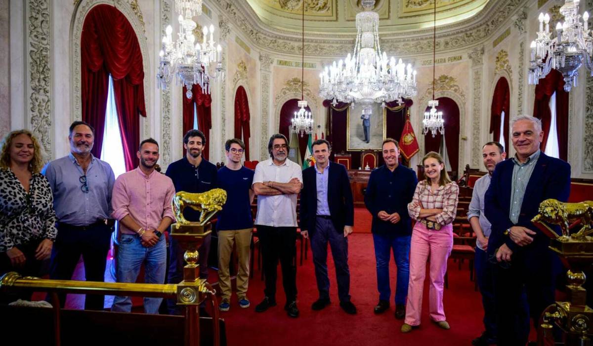 Los verificadores de Perte en el salón de plenos de Cádiz - Los verificadores de Perte en el salón de plenos de Cádiz