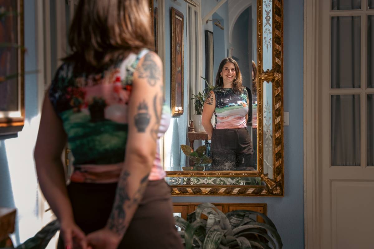 Las muchas vidas de Mayte Gómez Molina, la escritora y artista que dejó Chicago por Chiclana: 